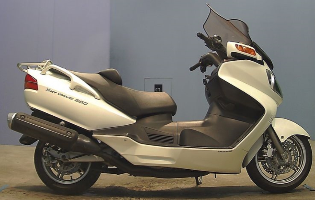 Макси скутер сузуки. Suzuki Skywave 650 LX. Suzuki Skywave 650. Skywave 650. Suzuki Burgman 650 LX.